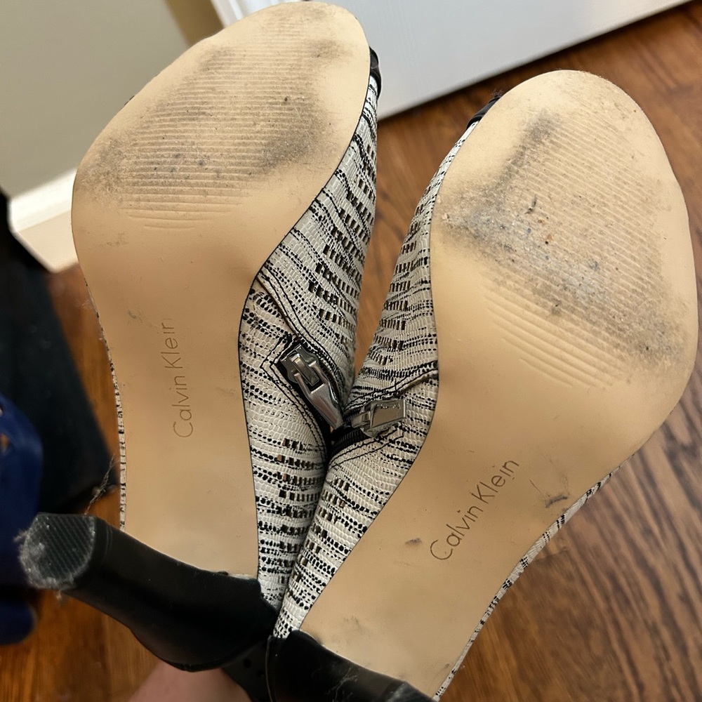Calvin Klein Kallie size 6 Elegant Black and White Women's Heels peep toe - Picture 3 of 3